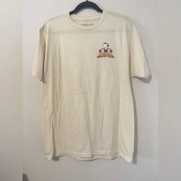 PEANUTS Tropical Beach Club Tee Size XL NWOT - Picture 8 of 9